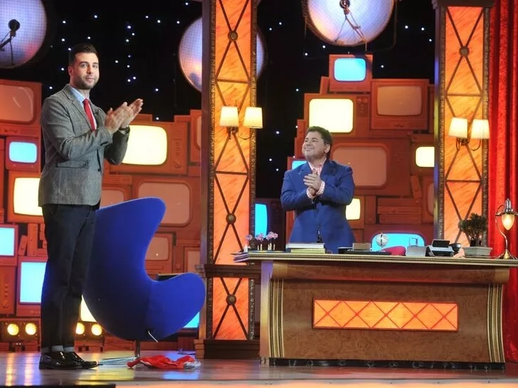 Как живет сейчас экс-муж Лолиты и сестры Брежневой Александр Цекало: молчит о войне и наслаждается новым браком